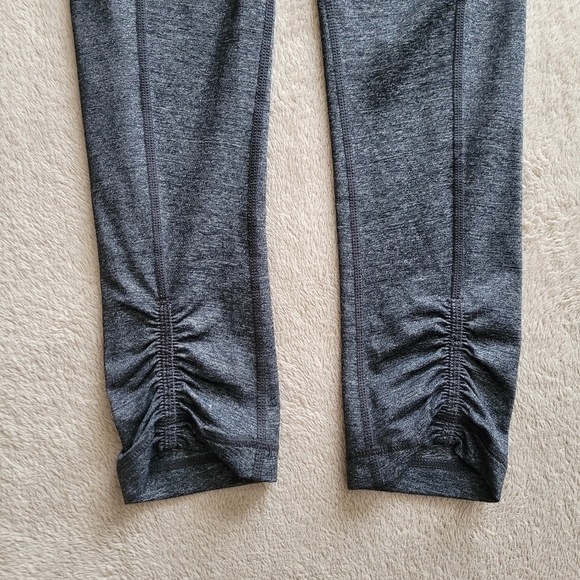 Lululemon cropped low rise leggings size 2​ - Picture 6 of 12